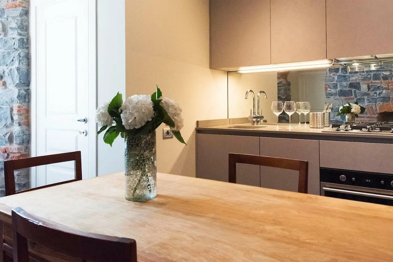 Joivy Elegant 1Br Flat Near City Centre كومو